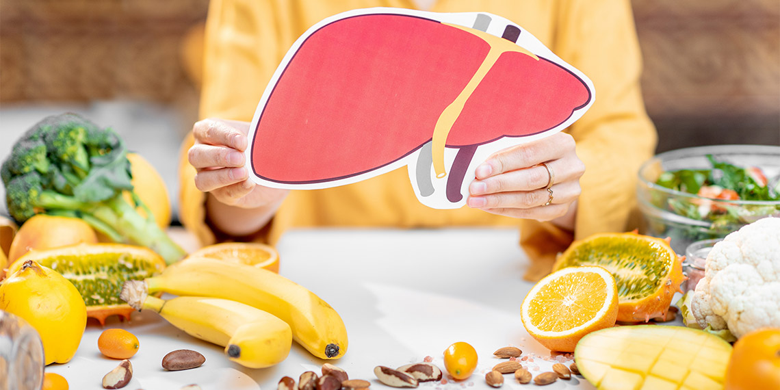 Karaciğer yağlanmasının erken dönemde bulgu vermediğini fakat hastalığın erken teşhisinin hayat kurtardığını söyleyen Genel Cerrahi Uzmanı Prof. Dr. Kemal Peker, "Karaciğer nakline kadar götürebilen yağlanma yeterince tanınmıyor" dedi.