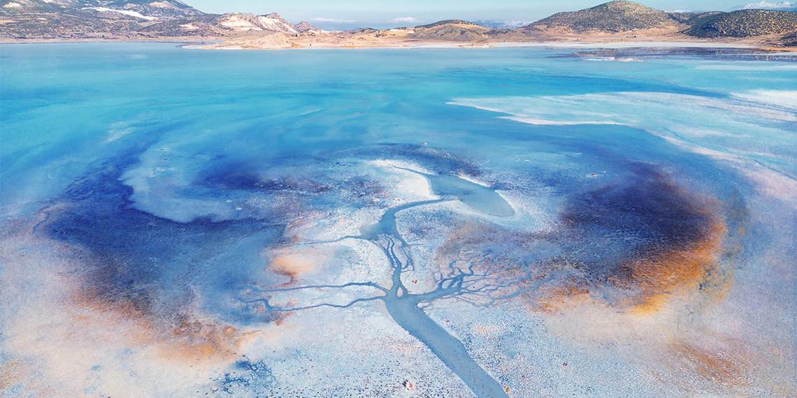 Türkiye Tabiatını Koruma Derneği (TTKD) bilim danışmanı hidrobiyolog Dr. Erol Kesici, "Son yıllarda şiddetli kuraklık etkisi altındaki ülkemizin de Akdeniz'den Karadeniz'e daha kurak sürece gireceği bildirilmektedir. El Nino etkisiyle bu yıl kuraklık ve kararsız, beklemediğimiz yağışlar görülebilecek" dedi.
