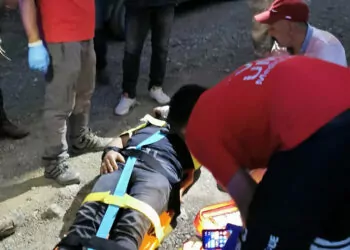 Kayalıklardan düşerek yaralanan kişi kurtarıldı