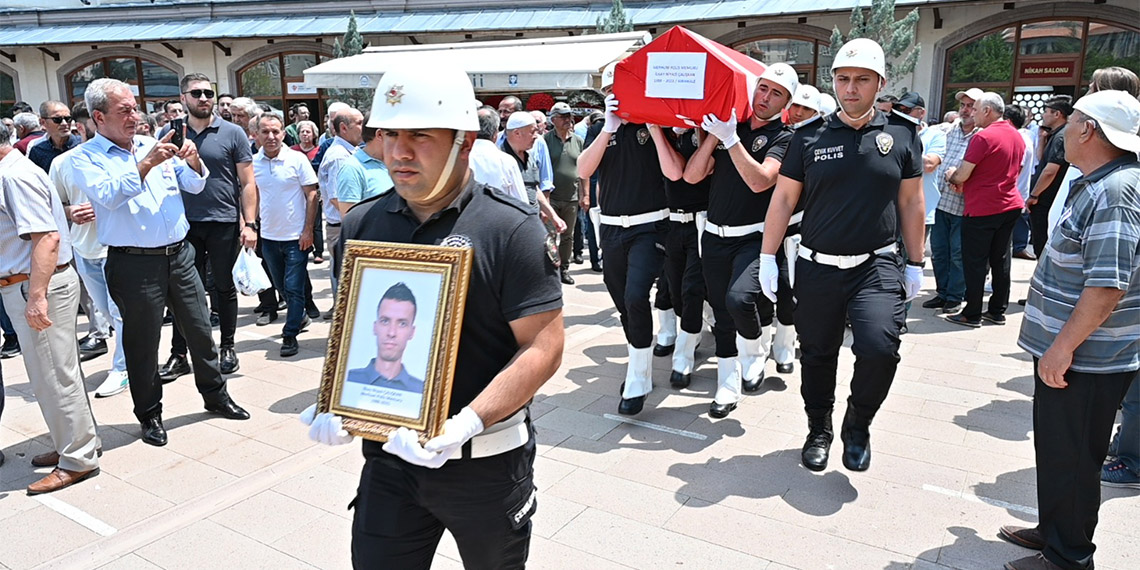 Trafik kazasında hayatını kaybeden polis memuruna veda