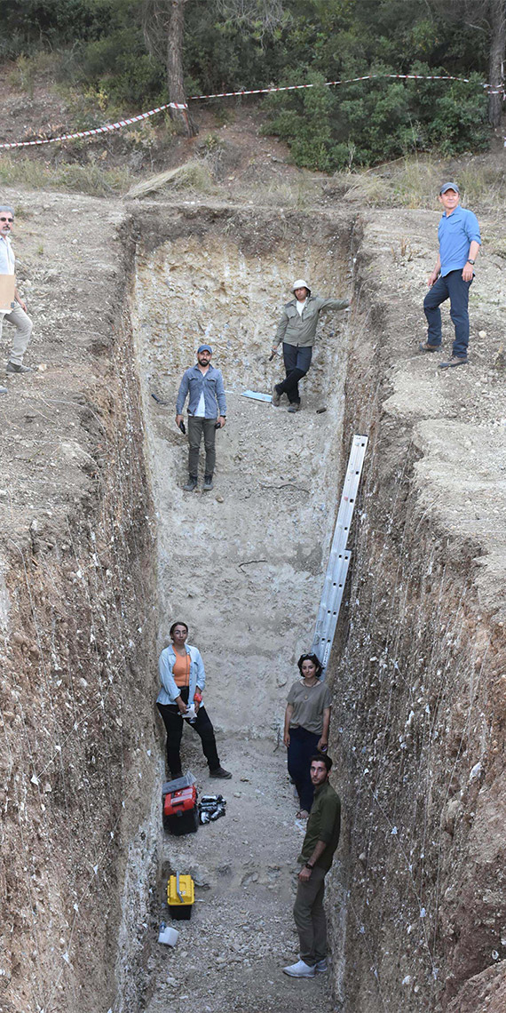 Kemalpaşa fayı 4,5 metrelik hendekle inceleniyor
