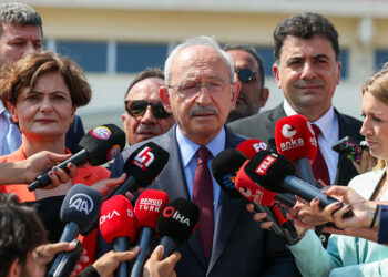 Kılıçdaroğlu Can Atalay'ı ziyaret için Silivri'de