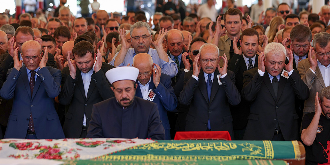 Tuncay Özkan'ın annesi toprağa verildi