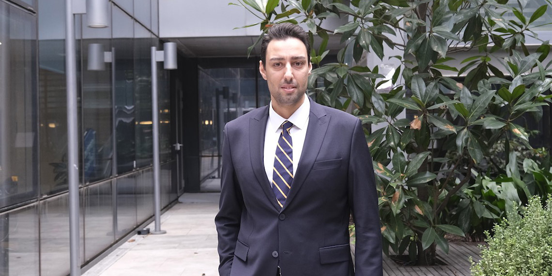 Yapay zeka, her ölçekten işletmeyi ve farklı sektörleri dönüştürmeye başlarken konaklama sektörü de yapay zekanın kullanım alanı bulduğu sektörlerden biri oldu. Yayımlanan ‘Konaklama Sektöründe Yapay Zeka’ başlıklı rapor, yapay zekanın konaklama işletmelerinde gelir ve verimlilik artışında rol oynadığını ortaya çıkardı.