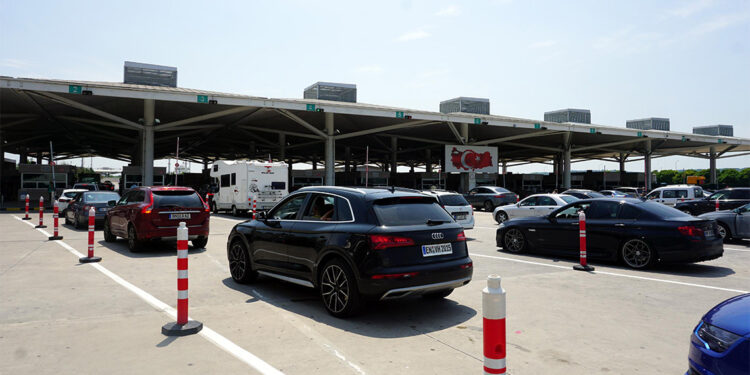 Kurban Bayramı'nda gümrük kapılarından 195 bin 15 araç geçti