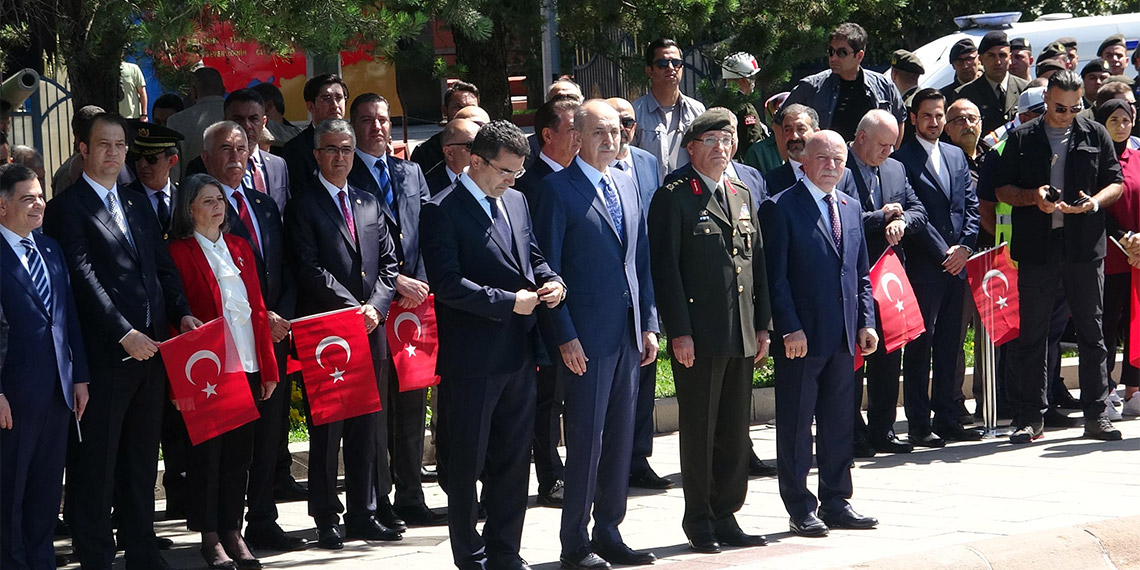 TBMM Başkanı Numan Kurtulmuş, Erzurum Kongresi'nin 104'üncü yıl dönümü sebebiyle düzenlenen törende yaptığı konuşmada, “Türkiye'yi her alanda güçlü kılacağız. Türkiye'yi sanayide, kültürde, sporda, eğitimde, her alanda dünya liginin en üst mertebesine çıkaracağız. Bunun için önümüzdeki cumhuriyetin ikinci asrını, sözü güçlü, gücü tesirli bir Türkiye'nin yüzyılı haline getireceğiz" dedi.