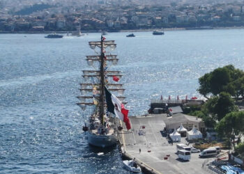 Meksika donanmasına ait askeri okul gemisi Sarayburnu'nda
