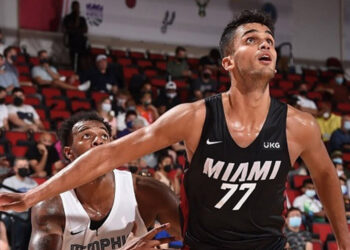 Utah Jazz Ömer Faruk Yurtseven'i kadrosuna kattı