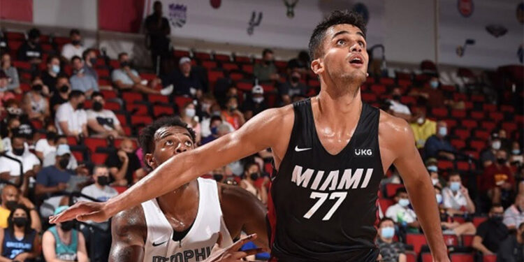 Utah Jazz Ömer Faruk Yurtseven'i kadrosuna kattı