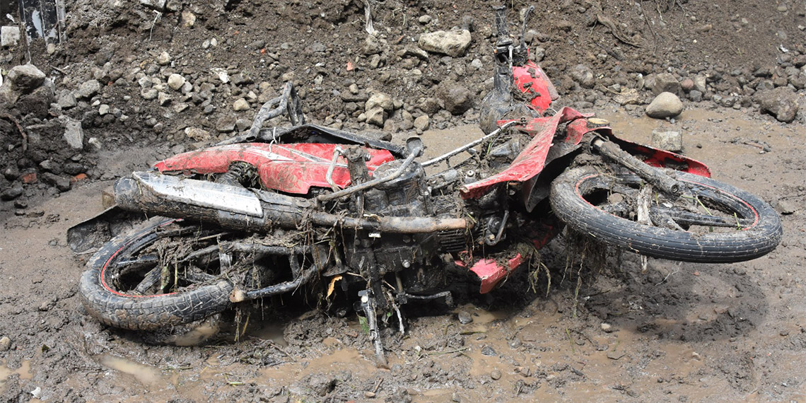 Ordu'da dereler taştı, sahil yolu trafiğe kapandı