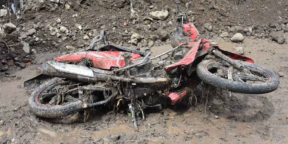 Ordu'da dereler taştı, sahil yolu trafiğe kapandı