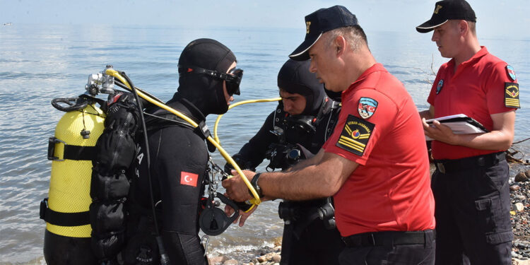 10 metre yükseklikten dereye düşen kadından 8 gündür haber yok