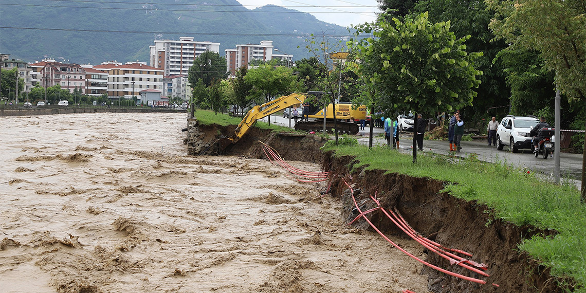 Geçen cumartesiden salı gününe kadar etkili olan kuvvetli yağışla metrekareye ortalama 114 kilogram yağmurun düştüğü Ordu'da selin ardından yaralar sarılıyor.