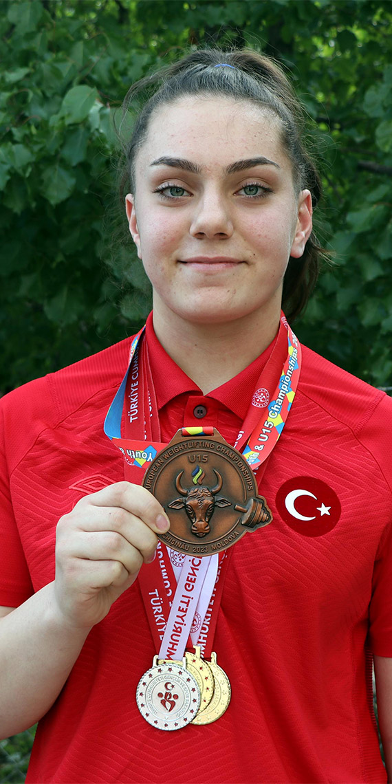 Milli halterci Yağmur 220 kilometre yol katediyor