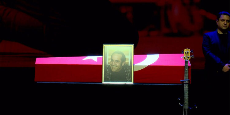 Özkan Uğur için AKM'de tören düzenlendi