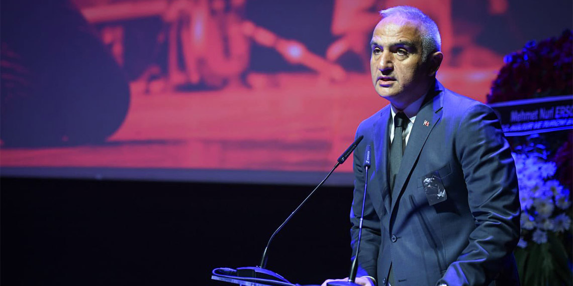 Özkan Uğur için AKM'de tören düzenlendi