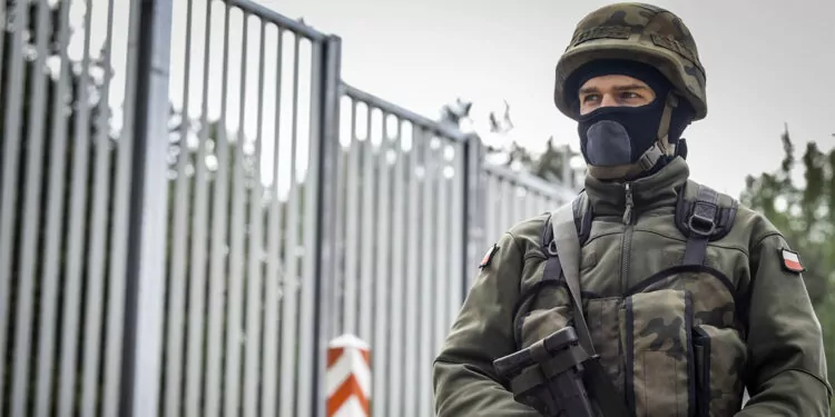 Polonya, belarus sınırında güvenliği artırıyor