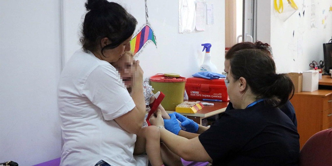 Zonguldak Bülent Ecevit Üniversitesi Çocuk Sağlığı ve Hastalıkları bölümünde görevli Prof. Dr. Cumhur Aydemir, "Deniz ve havuzlardaki kalabalık nedeniyle çocuklarda enfeksiyon rahatsızlıkları arttı" dedi.