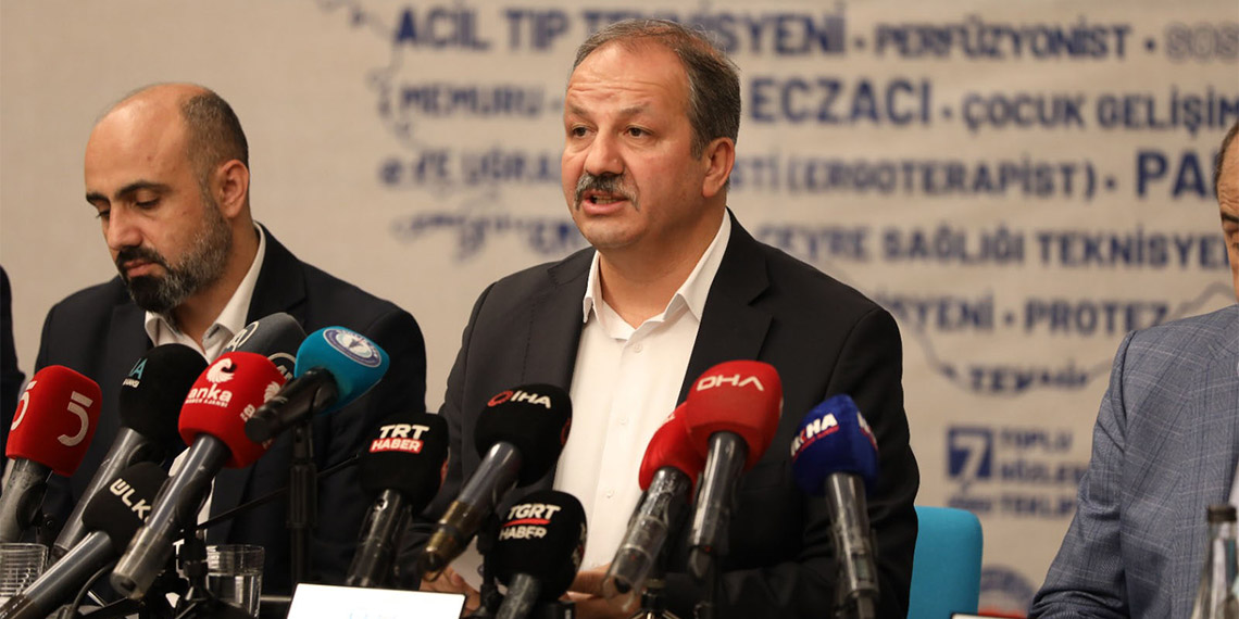 Sağlık ve Sosyal Hizmet Çalışanları Sendikası (Sağlık-Sen) Genel Başkanı Mahmut Faruk Doğan, yaklaşık 1 milyon sağlık çalışanını ilgilendiren 109 maddelik toplu sözleşme kapsamındaki taleplerini açıkladı.