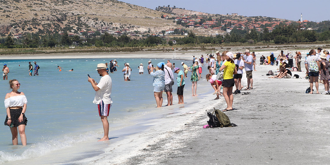 Salda Gölü'ne giriş tamamen yasaklanmalı