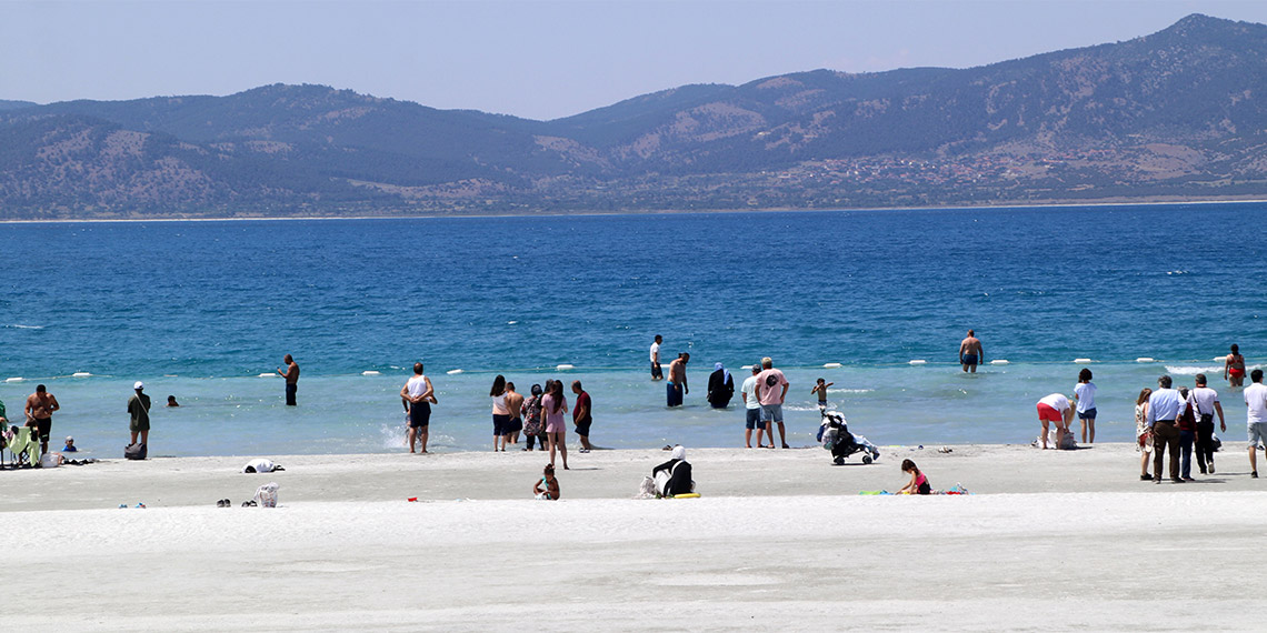 Türkiye Mühendis ve Mimarlar Odaları Birliği (TMMOB) İl Koordinasyon Kurulu Başkanı Jeoloji Yüksek Mühendisi Servet Cevni, Salda Gölü'nde oluşan ani çökeller ve sığ bataklıkların suya girenlerin can güvenliği açısından tehdit oluşturduğunu, Salda Gölü'ne girişin tamamen yasaklanması gerektiğini söyledi.