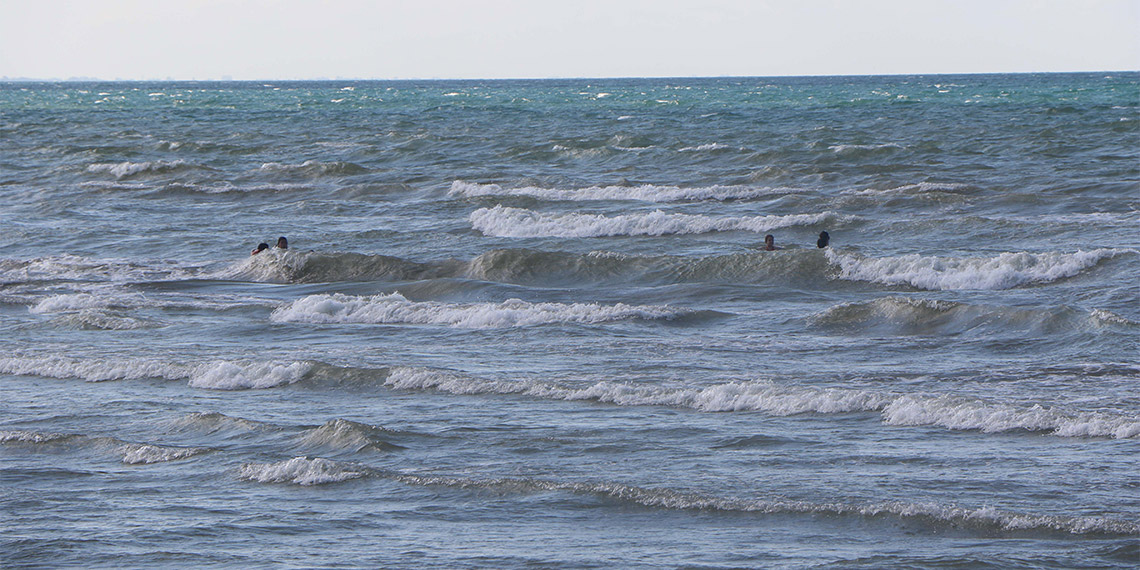 Samsun Ondokuz Mayıs Üniversitesi (OMÜ) İnsan ve Toplum Bilimleri Fakültesi Coğrafya Bölüm Başkanı Prof. Dr. Ali Uzun, son dönemde artan boğulma vakalarına karşı rip akıntısı (çeken akıntı) konusunda dikkatli olunması gerektiğini belirterek, “Bu akıntının hızı bazen saniyede 1-2 metreyi bulabilir. Dolayısıyla bu hız, olimpik yüzücülerin bile karşı koyamayacağı bir hız demektir” dedi.