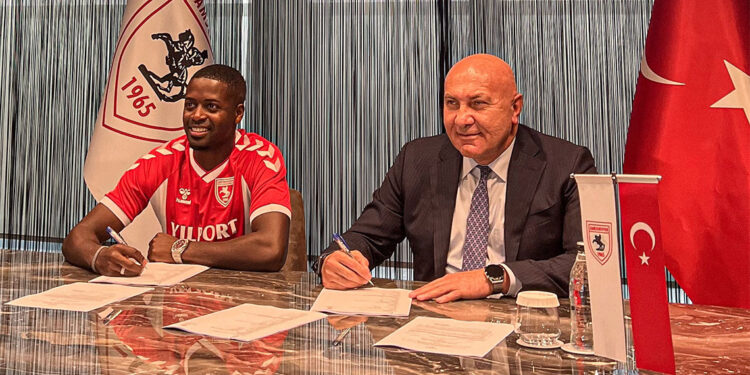 Samsunspor Nanu'yu renklerine bağladı