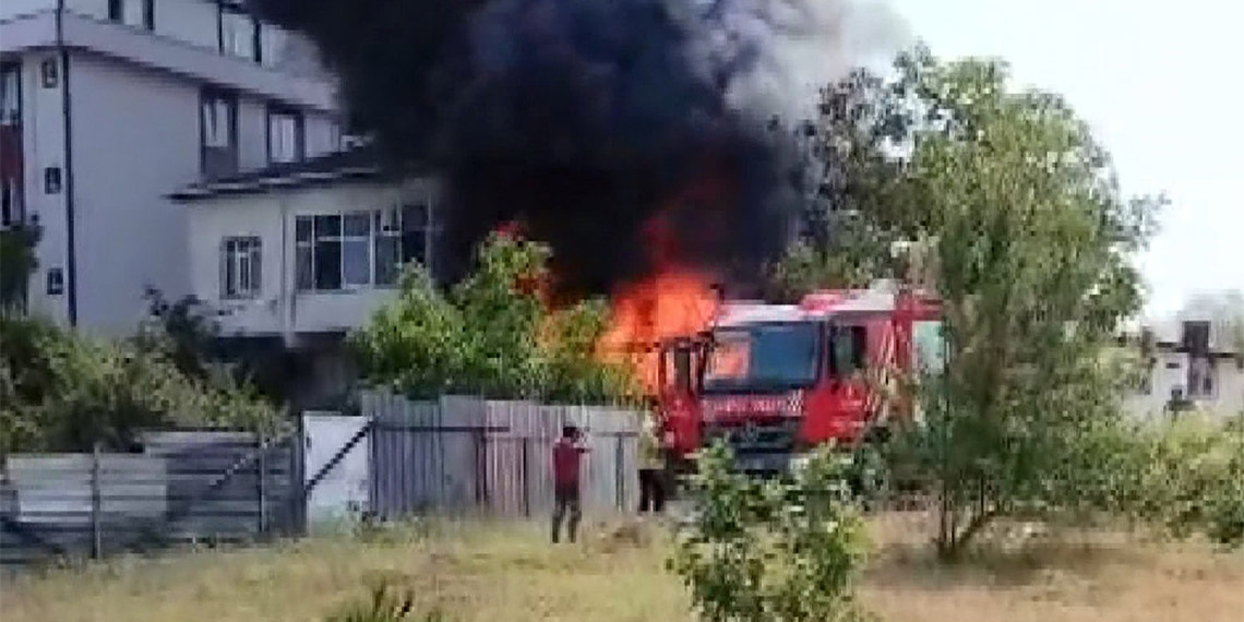 Sancaktepe'de alüminyum kaplama atölyesinde yangın çıktı. Ölen ya da yaralananın olmadığı yangın itfaiye ekiplerince söndürülürken, atölyede hasar oluştu. 