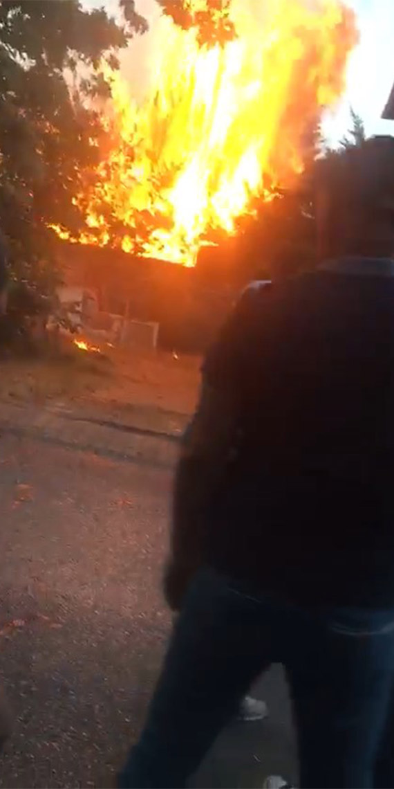 Sancaktepe'de yeşillik alanda çıkan yangın 4 binaya sıçradı