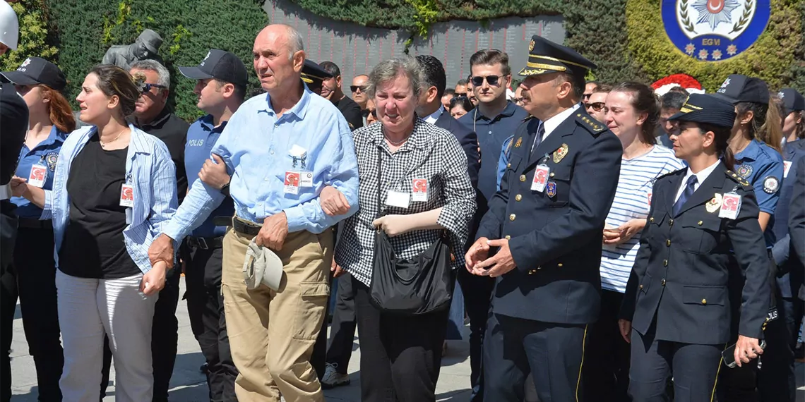 Şehit olan polis memuru alp efe bekit için tören