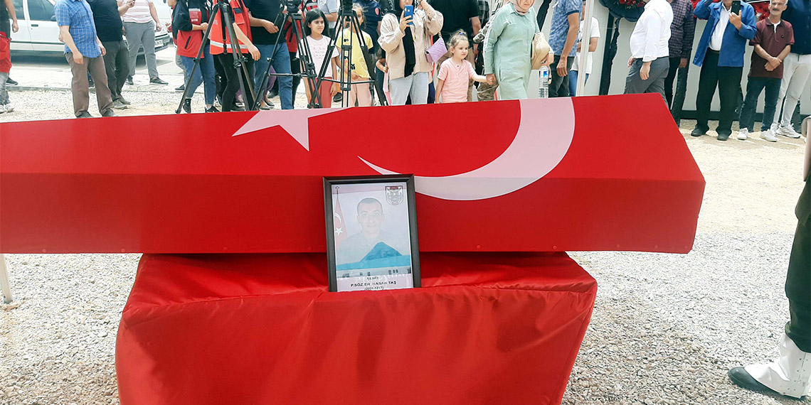 Irak'ın kuzeyinde yürütülen Pençe-Şimşek Operasyonu'nda PKK'lı teröristlerce açılan taciz ateşinde şehit olan Piyade Sözleşmeli Er Hasan Taş'ın (24) cenazesi, memleketi Kahramanmaraş'ta toprağa verildi.