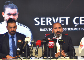 Sivasspor Servet Çetin ile anlaştı