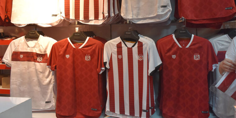 Sivasspor yeni sezon formalarını tanıttı