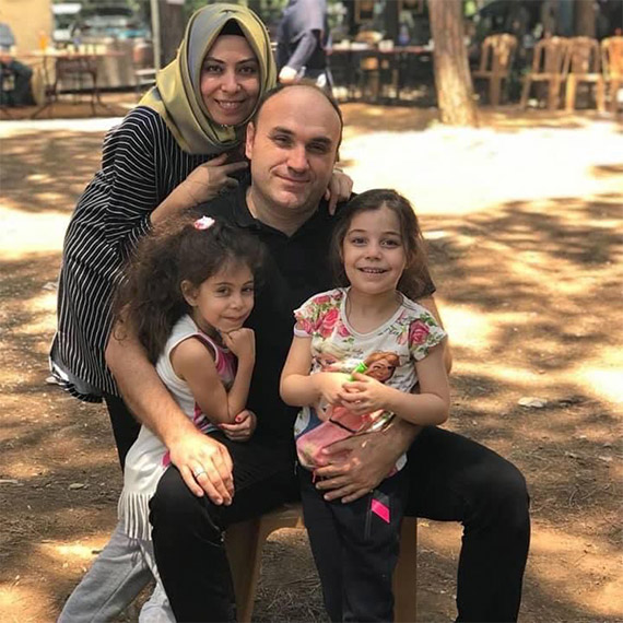 Sivas'ta kamyon ile ticari taksi çarpıştı, kamyon ile ticari taksinin çarpışması sonucu 4 kişi öldü, 1 kişi ise ağır yaralandı.