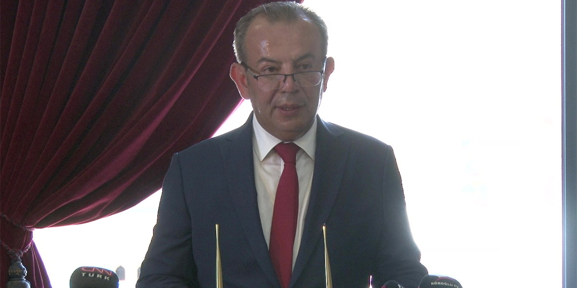 CHP Genel Merkezi'ne başlattığı 'Değişim ve Adalet' yürüyüşünün 10'uncu gününde Bolu Belediye Başkanı Tanju Özcan Anıtkabir'i ziyaret etti.