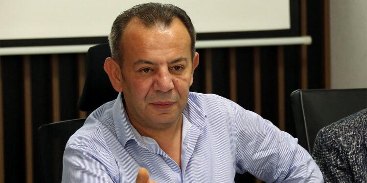 Tanju Özcan CHP'den ihraç edildi