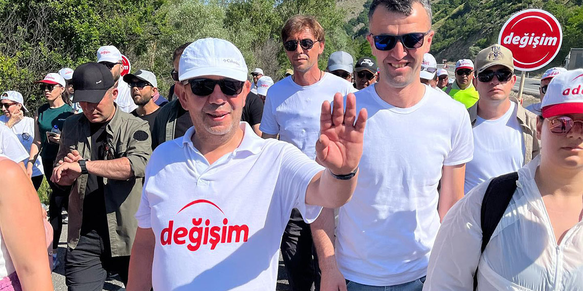 Tanju Özcan'ın Ankara'ya başlattığı 'Değişim ve Adalet' yürüyüşünde 4'üncü gün tamamladı. Tanju Özcan Ankara sınırına ulaştı.