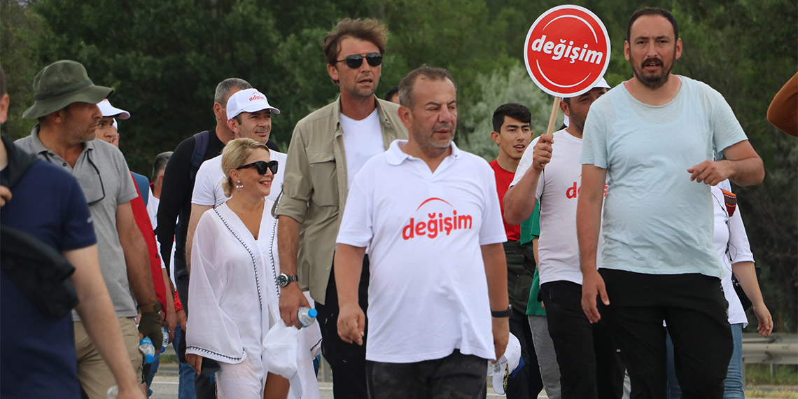 Bolu Belediye Başkanı Tanju Özcan, Bolu'dan CHP Genel Merkezi'ne başlattığı Değişim ve Adalet yürüyüşünde 7'nci günde Kahramankazan ilçesine yaklaştı.