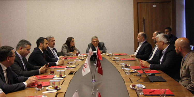 Tataristan Cumhurbaşkanı TÜMOSAN'ı ziyaret etti