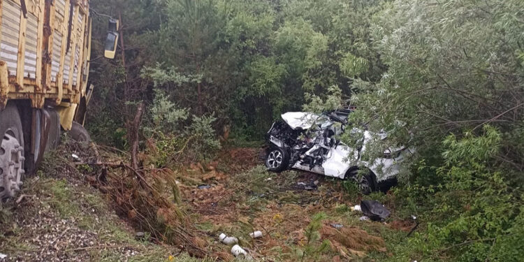 Kastamonu'da kazada anne-baba öldü, 3 çocuğu yaralandı