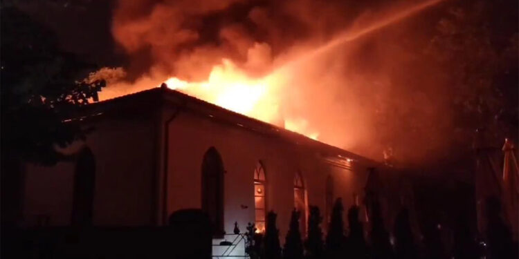 Topkapı Sarayı'nın içindeki tarihi restoranda yangın