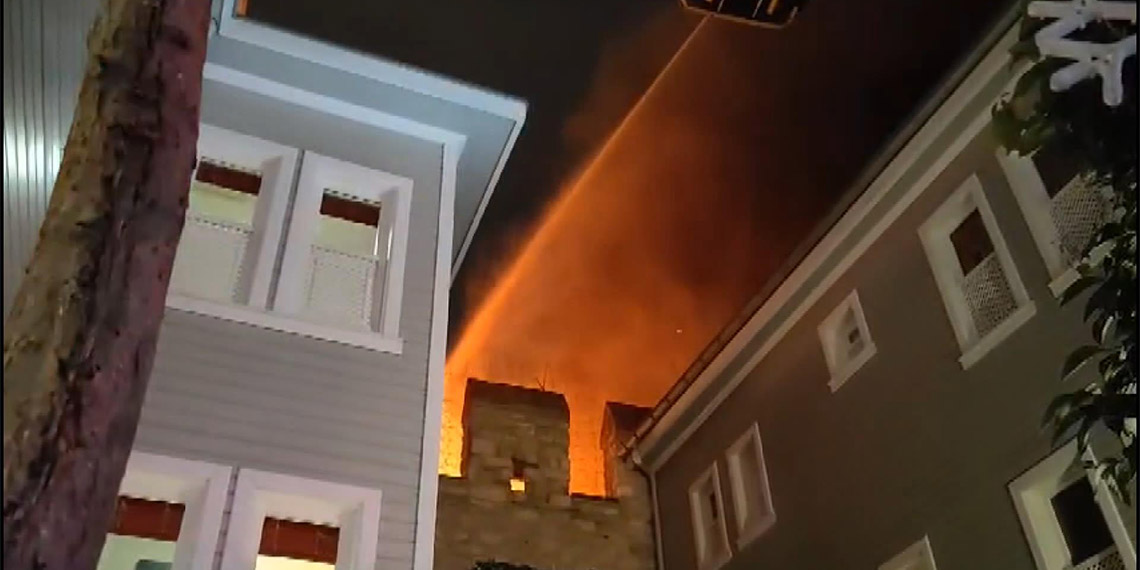 Topkapı Sarayı'nın içindeki tarihi restoranda yangın