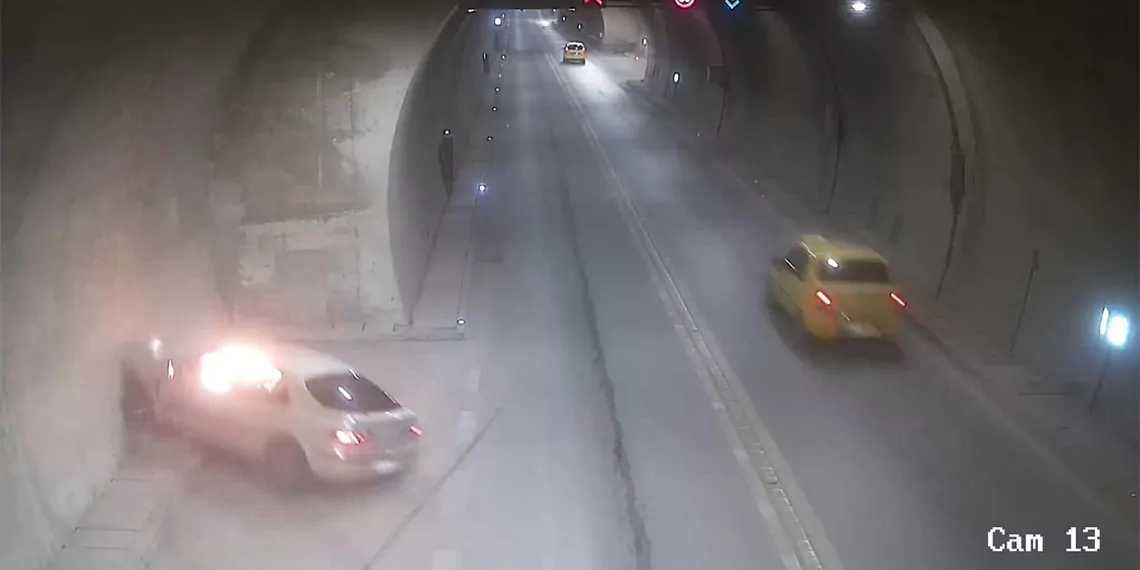 Ferhat tüneli'nde sollama yapan otomobil duvara çarptı