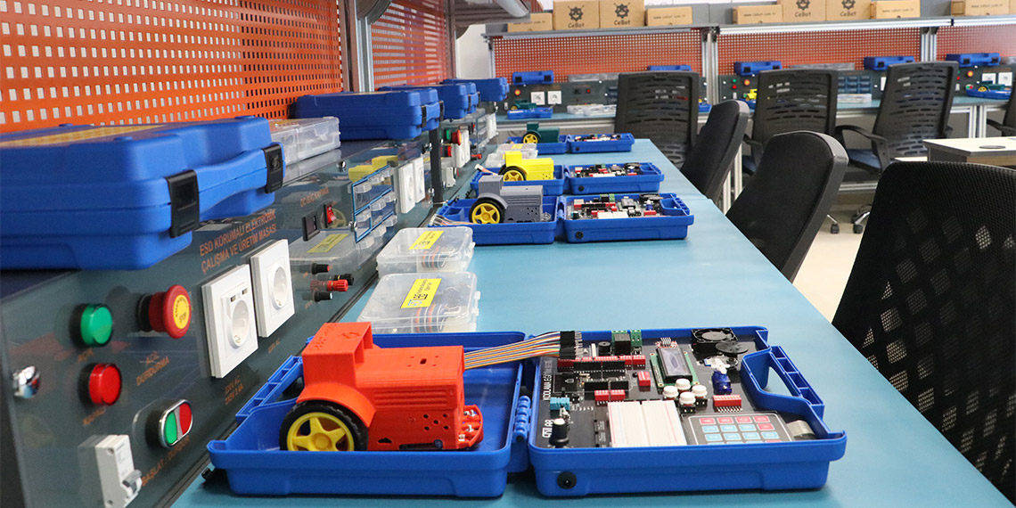 Ankara'da açılan Türkiye'nin ilk havacılık ve uzay lisesi, Liselere Geçiş Sistemi (LGS) kapsamındaki merkezi yerleştirme ile ilk öğrencilerini aldı.