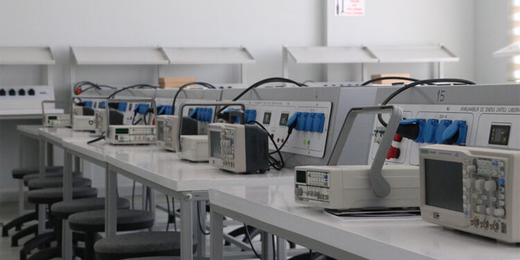 Türkiye'nin ilk havacılık ve uzay lisesi ilk öğrencilerini aldı