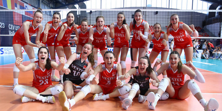 U17 Kız Voleybol Milli Takımı finale çıktı