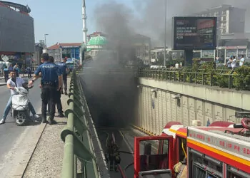 Dudullu'da i̇ett otobüsü alev alev yandı