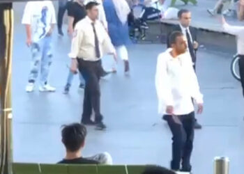 Alışveriş merkezinde bıçaklı saldırgan paniği