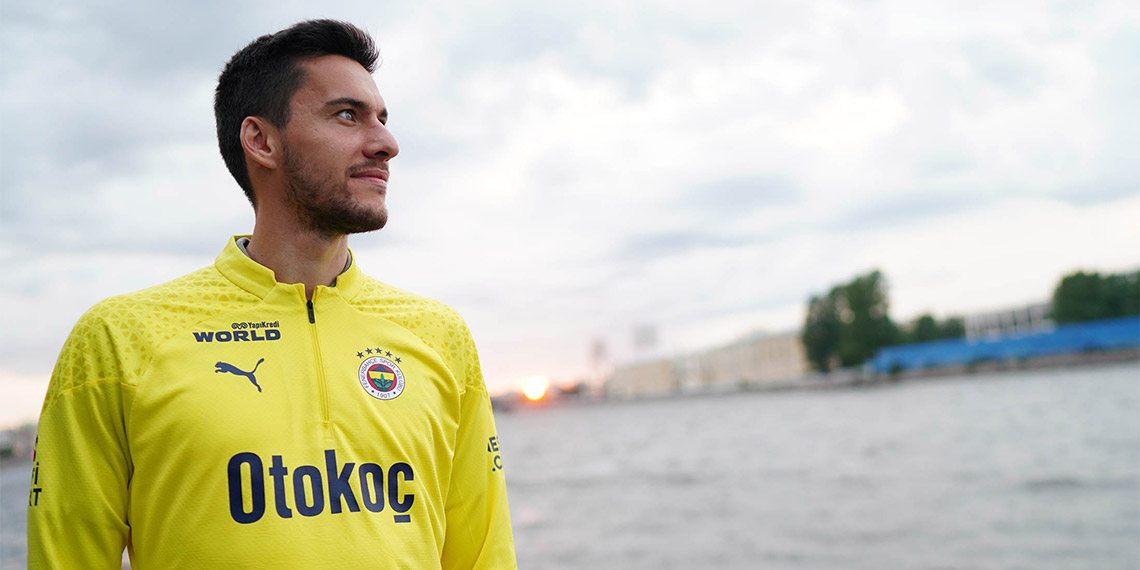 Yaz transfer sezonu ilerledikçe, futbolseverler ülkedeki üç büyük kulüp olan Beşiktaş, Fenerbahçe ve Galatasaray'ın yapacakları transfer hamlelerini heyecanla takip ediyorlar. 