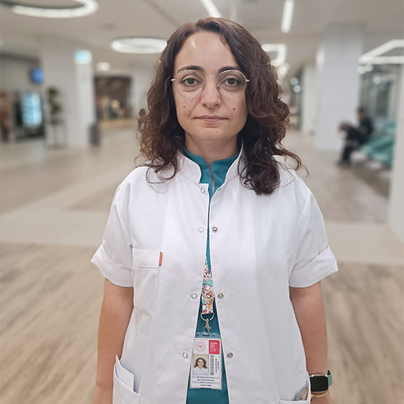 İstanbul'da beklenen rekor sıcaklık öncesi uzmanlardan uyarılar geldi. Uzmanlar, sıcak hava dalgasından en çok yaşlılar, çocuklar ve kronik hastalığı olanların etkileneceğini belirtiyor.